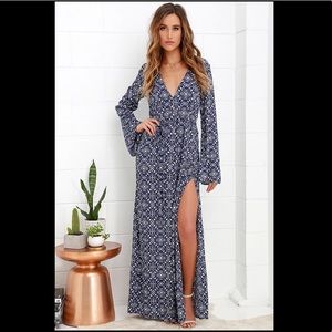 Lulu’s blue floral patterned dress